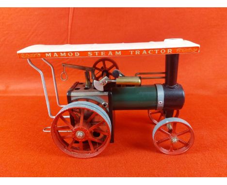 Mamod steam tractor.