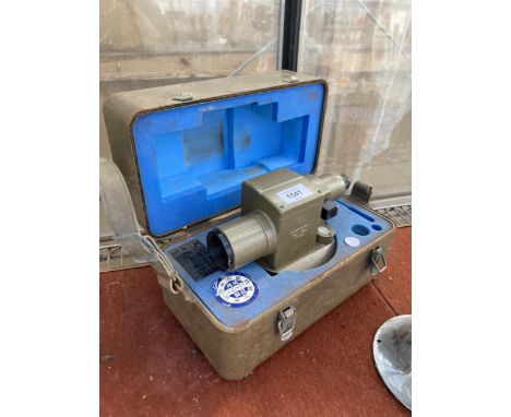 A VINTAGE KAWASAKI NAL-32A AUTO LEVEL WITH CARRY CASE