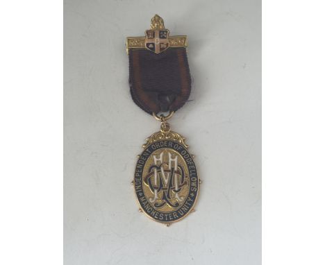 A 9 CARAT GOLD ORDER OF THE ODDFELLOWS MEDAL WITH RIBBON AND 9 CARAT GOLD CLIP ENGRAVED BEESTON CASTLE R HARDING PROV G.M 192