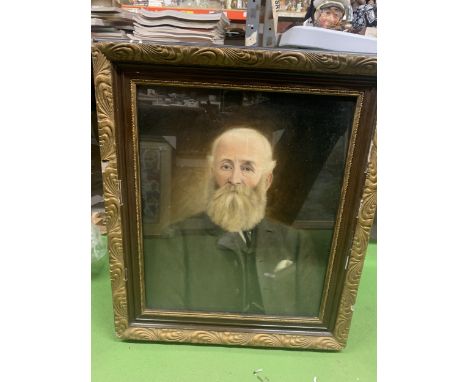 A VINTAGE OIL ON CANVAS PORTRAIT OF A BEARDED GENTLEMAN IN AN ORNATE GILT FRAME, 55CM X 45CM