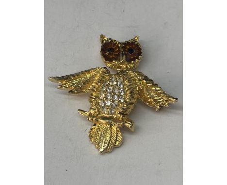 A VINTAGE OWL BROOCH WITH RHINESTONES