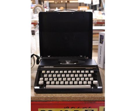 A VINTAGE SILVER REED 'SILVERETTE' TYPEWRITER WITH CASE