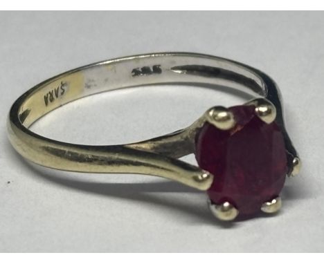 A MARKED 14 CARAT GOLD RING WITH LARGE SOLITAIRE RUBY SIZE O/P GROSS WEIGHT 2.6 GRAMS