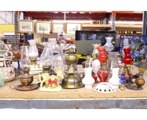 A COLLECTION OF SMALL BRASS, CERAMIC AND GLASS OIL LAMPS