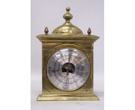 A VINTAGE BRASS MANTLE PIECE BAROMETER, HEIGHT 28CM