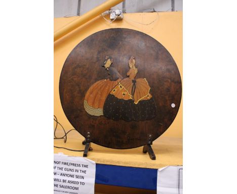 A 1930'S FIRE SCREEN WITH LADY DECORATIONS, HEIGHT 62CM, DIAMETER 60CM