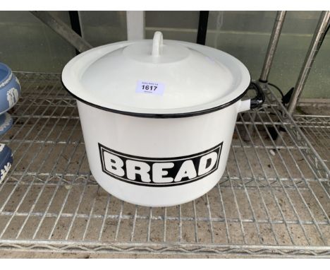 A WHITE ENAMEL BREAD BIN WITH LID