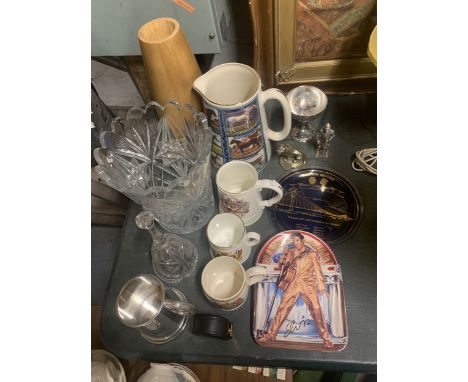 A MIXED LOT TO INCLUDE A LARGE CERAMIC JUG WITH HORSES DECORATION, LARGE GLASS VASE AND BELL, ROYAL COMMEMORATIVE MUGS, A TAN