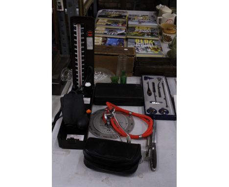 A QUANTITY OF VINTAGE MEDICAL APPARATUS TO INCLUDE A BOOTS PORTABLE DOUCHE, ACCOSO BLOOD PRESSURE MONITOR, OBSTRETIC CALCULAT