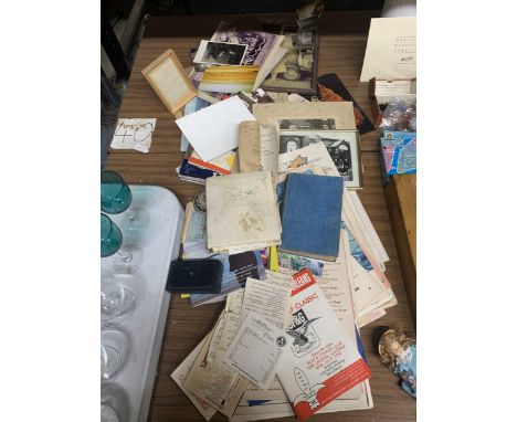 A LARGE QUANTITY OF VINTAGE EPHEMERA TO INCLUDE PHOTOGRAPHS, SHEET MUSIC, RECIPES, ETC