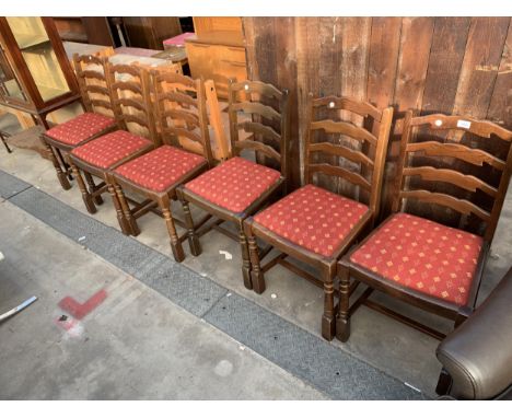 A SET OF SIX MID 20TH CENTURY LADDER BACK DINING CHAIRS WITH TURNED FRONT LEGS