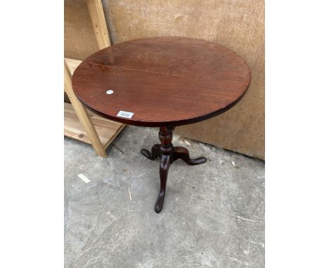 A SMALL MAHOGANY TRIPOD TABLE
