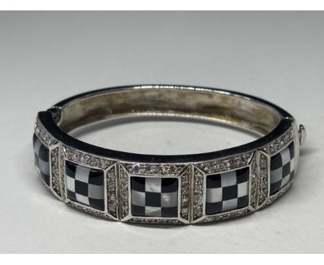 AN ORNATE SILVER BANGLE