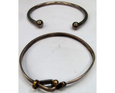 Two vintage 925 silver snap bangle, plus another similar silver coloured snap bangle. Total weight Approx. 20.6g reasonable u