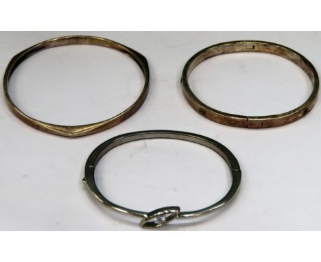Two vintage 925 silver snap bangles, plus bangle set with clear stone Total Weight Approx. 58.6g

reasonable used condition 