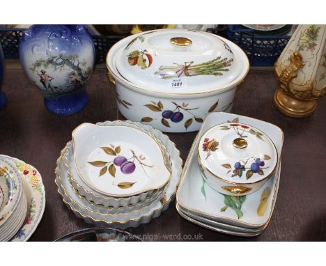 A quantity of Royal Worcester 'Evesham' including four flan dishes, three rectangular gratin dishes (slightly worn), lidded v