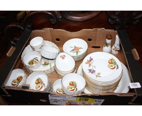 A quantity of Royal Worcester Evesham china including plates, etc (approx 41 pieces)