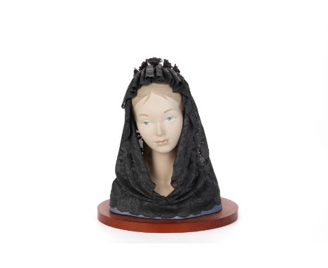 A LLADRO PORCELAIN BUST OF A LADY IN A BLACK VEIL
Model 11538, on oval wood base, with original box
37cm high
Condition: Cond