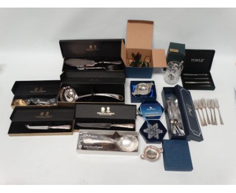 A quantity of silver plate, to include Arthur Price of England a cheese knife, a serving spoon, a ladle, fish servers, a cake