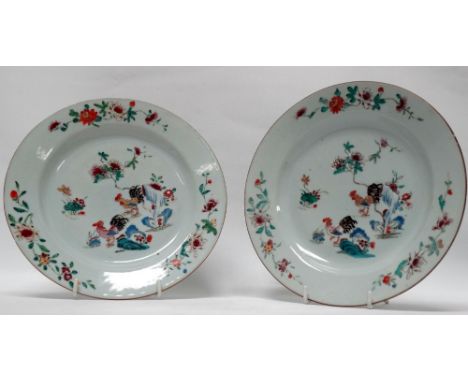 18th/19th century Chinese plates - A pair of polychrome enamel decorated plates with cockerels amongst flowering foliage, dia