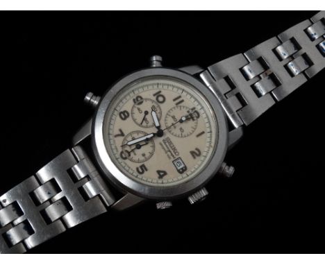 Seiko - A stainless steel quartz (battery) Chronograph Sports 100 with date, luminous dial and three smaller dials within, di