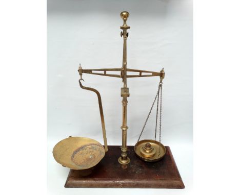 19th century brass shop scales - A W &amp; T Avery Patent Agate Balance tall set of scales, with walnut base and set of six w