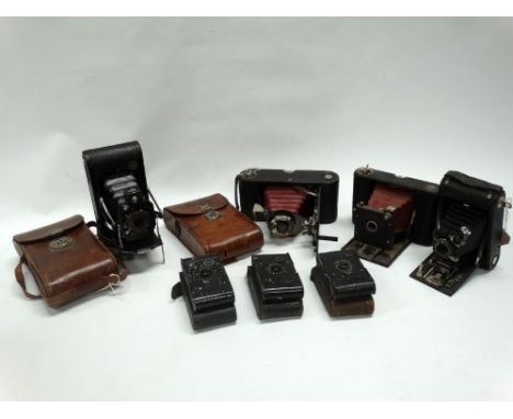 A No2 Folding Pocket Kodak (F.P.K.), early model A with leather-covered lens panel; two No1A F.P.K.'s in cases; an Autographi