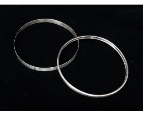 Embroidery ring - A 'Sterling 556B' sewing ring of two circular parts (only one marked), inner diameter 12.7cm. 