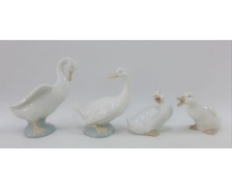 A group of four Nao geese, tallest 14cm