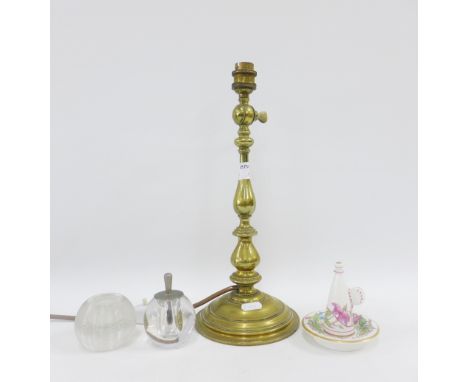 Mixed lot to include a brass knop stemmed table lamp base, glass inkwell and match striker etc (a lot) 