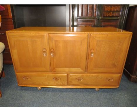 AN ERCOL BLONDE SIDEBOARD - W 129 cm