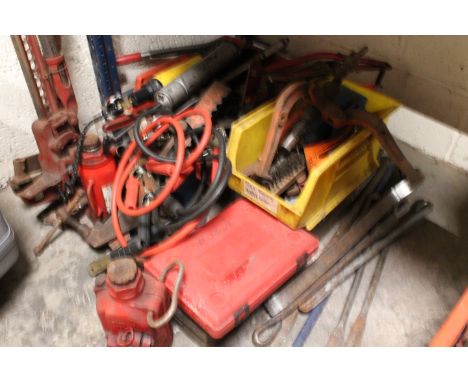A SELECTION OF TOOLS TO INCLUDE A FARM JACK, BOTTLE JACKS, CLAMPS. TYRE LEVERS ETC