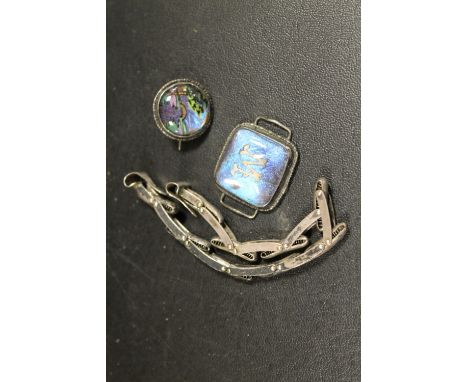 A VINTAGE SILVER AND BUTTERFLY WING BRACELET TOGETHER WITH A BROOCH