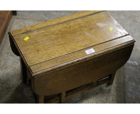 A MINIATURE OAK GATE LEG KITCHEN TABLE 