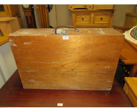 A VINTAGE TOOLBOX - LOCKED AND THEREFORE CONTENTS UNCHECKED !
