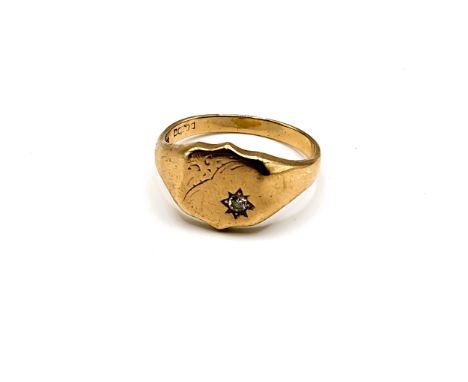 A 9ct yellow gold gents signet ring, the shield-shaped mount with worn engraved decoration, inset with a small round-cut diam