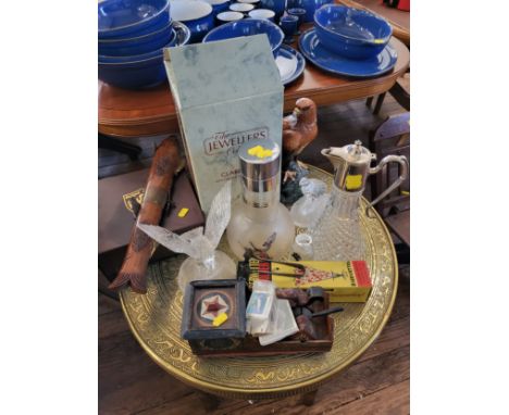 A sliler plate and glass decanter, a glass bird, a ceramic bird of prey, a wooden box, a glass bottle (?) sugar tons, serviet