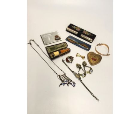 A small group of miscellaneous items, including a yellow metal brooch, a Scottish moon and star silver brooch, a comb, an amb