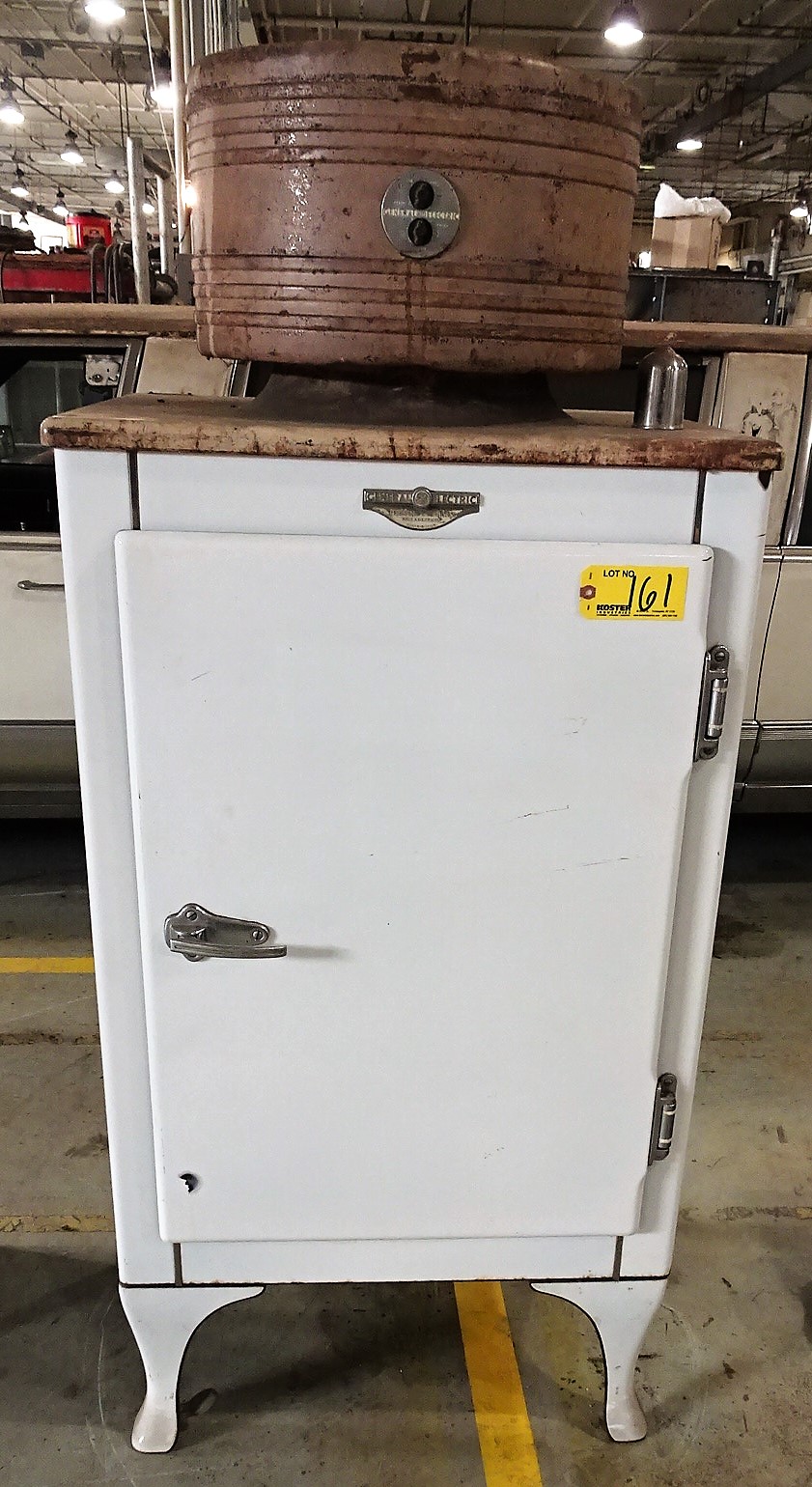 GENERAL ELECTRIC ANTIQUE REFRIGERATOR/FREEZER