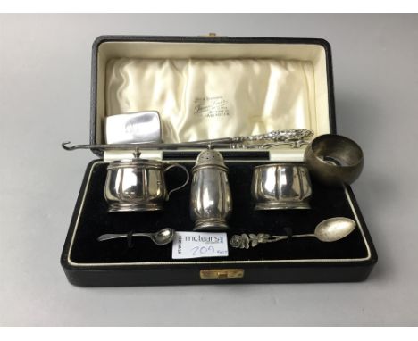 SILVER SNUFF BOX, along with two silver handled button hooks, along with a silver napkin ring and a silver cruet part set in 