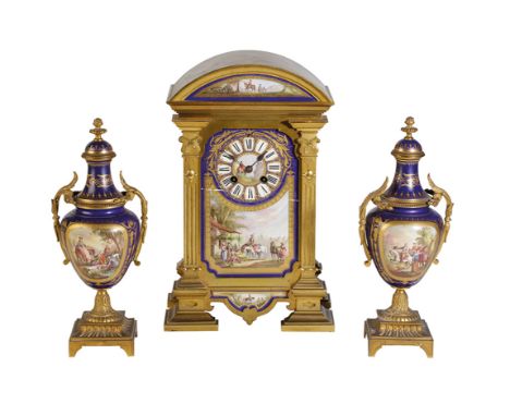 19TH CENTURY FRENCH BRASS AND PORCELAIN  MANTLE CLOCK, the painted porcelain dial with Roman numerals, the two train movement