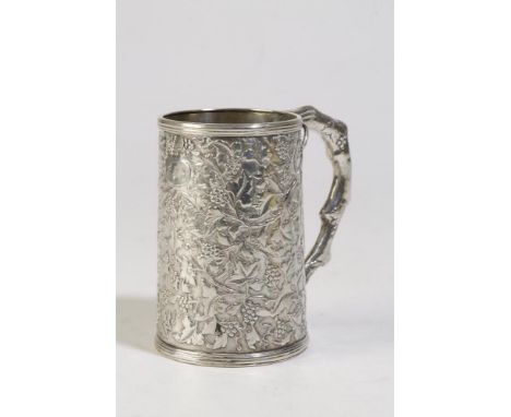 CANTONESE CHINESE EXPORT SILVER MUG, by Khe Cheong (c.1840 - 1890), import marks, cylindrical form, chased and decorated in r
