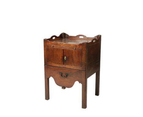 EARLY GEORGE III MAHOGANY BEDSIDE COMMODE with a tray-shaped top with pierced hand apertures over a slide, a cupboard and a p