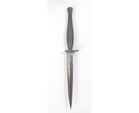 A scarce Second World War United States Marine Corps Stilleto fighting knife, a derivative of the British Fairbairn Sykes fig