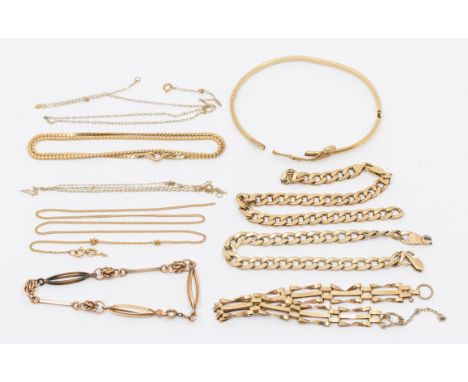 A selection of 9ct Gold Jewellery. Most of it is broken.  To include a 9ct Gold Fine Chain and a 9ct Gold Bracelet.  There is