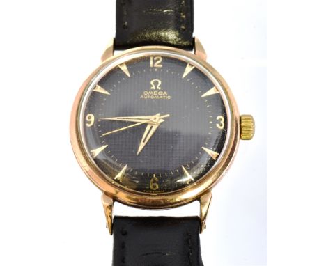 OMEGA, A GENTLEMAN'S VINTAGE 9CT ROSE GOLD AUTOMATIC ROUND WRIST WATCH circa 1952, No. 13722714, black dial with raised gilt 