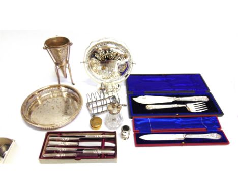 A COLLECTION OF MISCELLANEOUS SILVER PLATED ITEMS INCLUDING A PIERCED FOLDING CAKE STAND  a bread knife, in a red leather cas