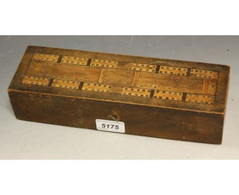 A set of bone dominoes; a mahogany cribbage box, hinged cover