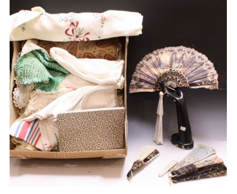 A quantity of fabric, table linen, lace, etc, including a good length of Laura Ashley paisley print linen; embroidered table 