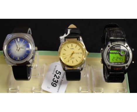 Watches - a Timex automatic 47952 03376 wristwatch, two tone grey blue dial, block baton markers, minute track, centre second